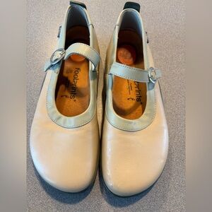 Footprints by Birkenstock Mary Jane Shoes 39/ US 8-8.5 Beige/ Sage Green Leather